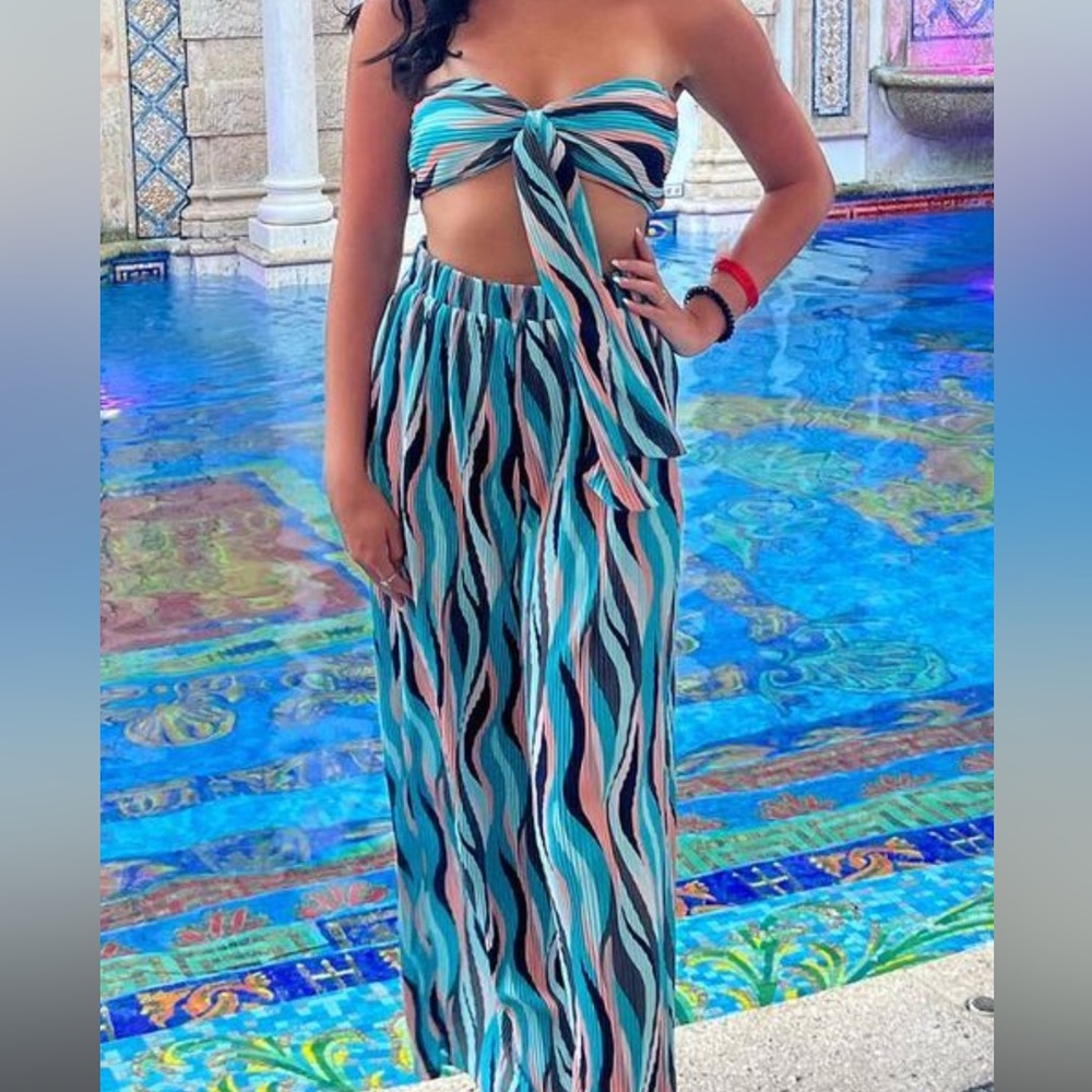 Two piece set - Picture 2 of 2